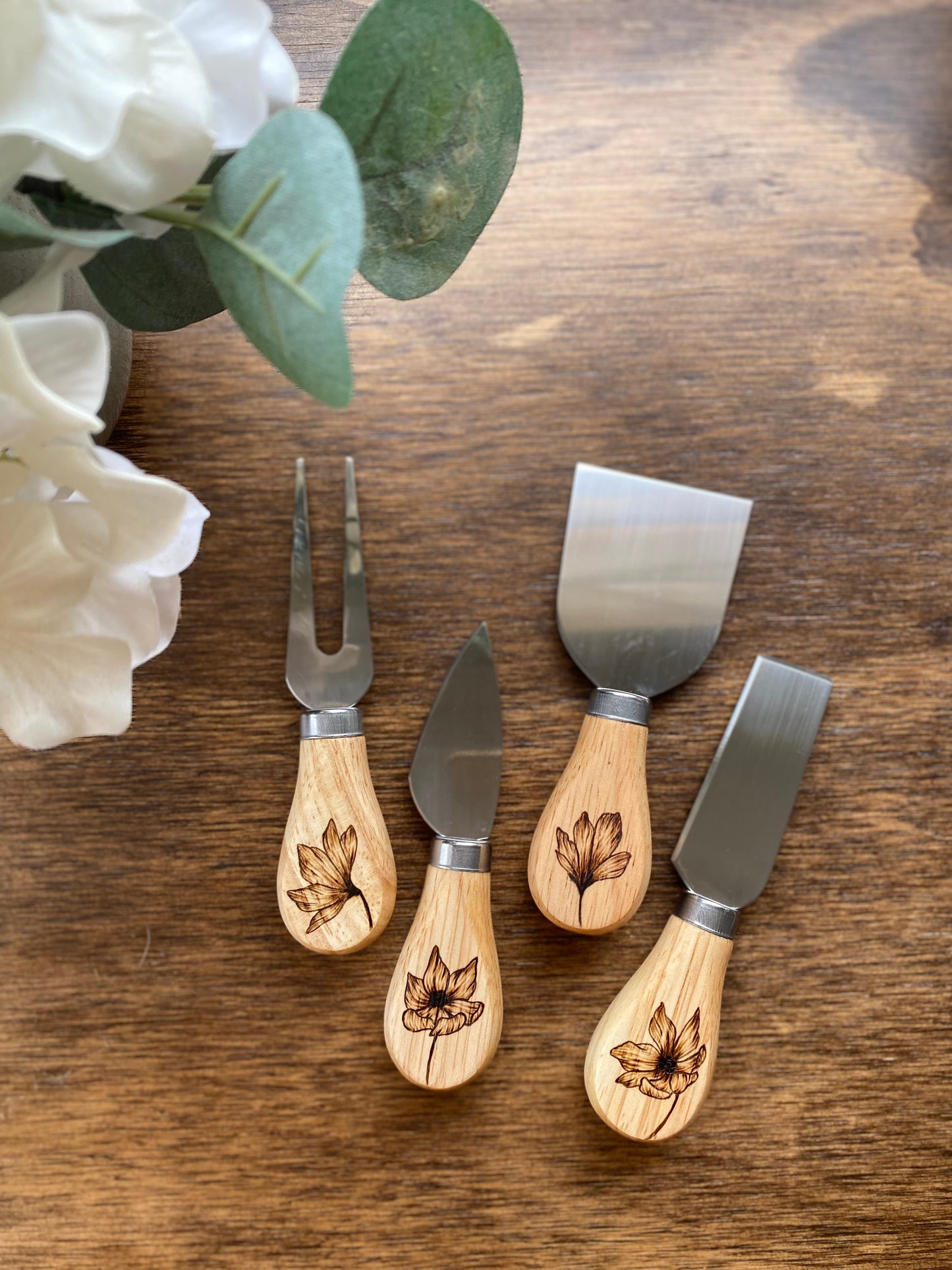 ‘Cosmos’ Cheese Knives Set